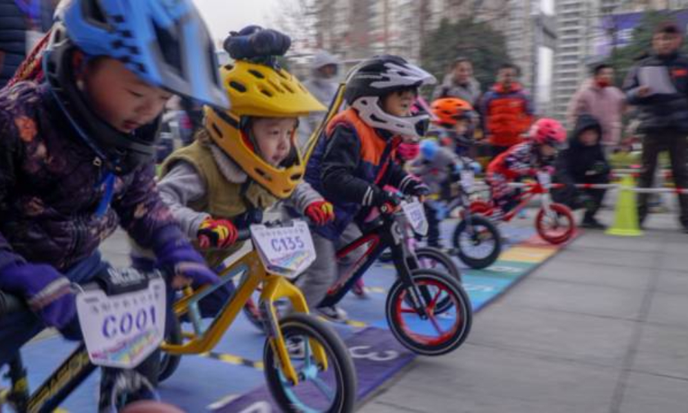 ​为勇敢而生---渭南"久驰传播杯"首届儿童平衡车公开赛