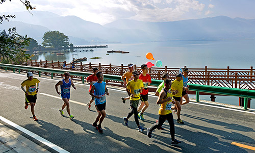 2015“凉山矿业”西昌邛海湿地国际马拉松赛