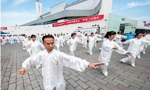 全民健身日，奥体荧光夜跑