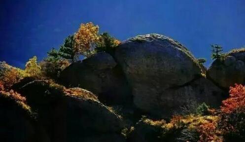 秦皇岛板厂峪穿越倒挂长城 石简峡火山口九道缸瀑布