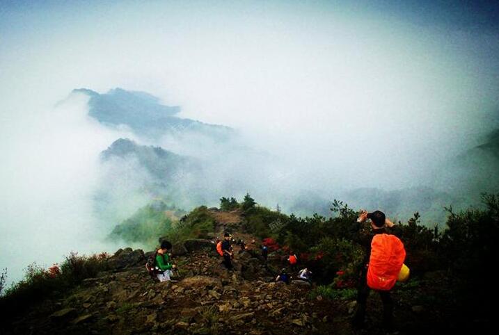 穿越十里铁甲龙 大雷山龙脊