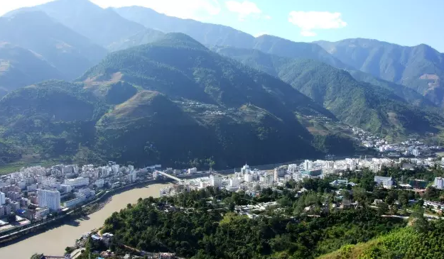 2016年六库地区全民健身登山