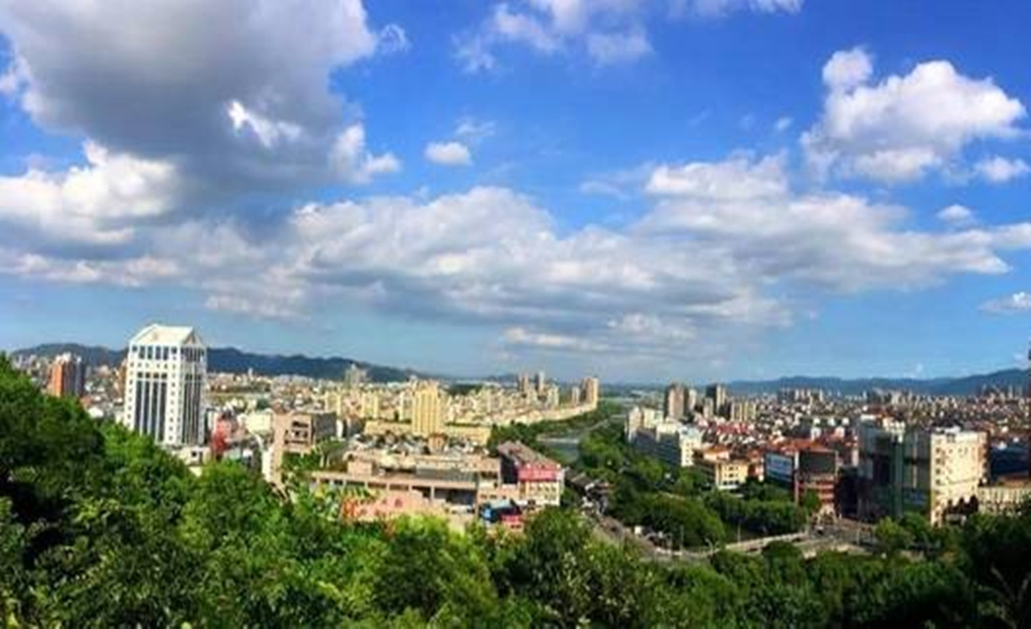 2017 “国景红木”杯余姚市迎新半程马拉松赛