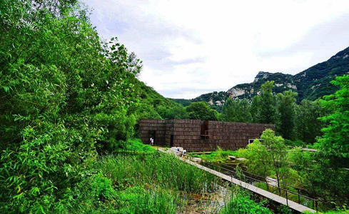 登神堂峪山水木栈道，漫步阅读天堂篱苑书屋