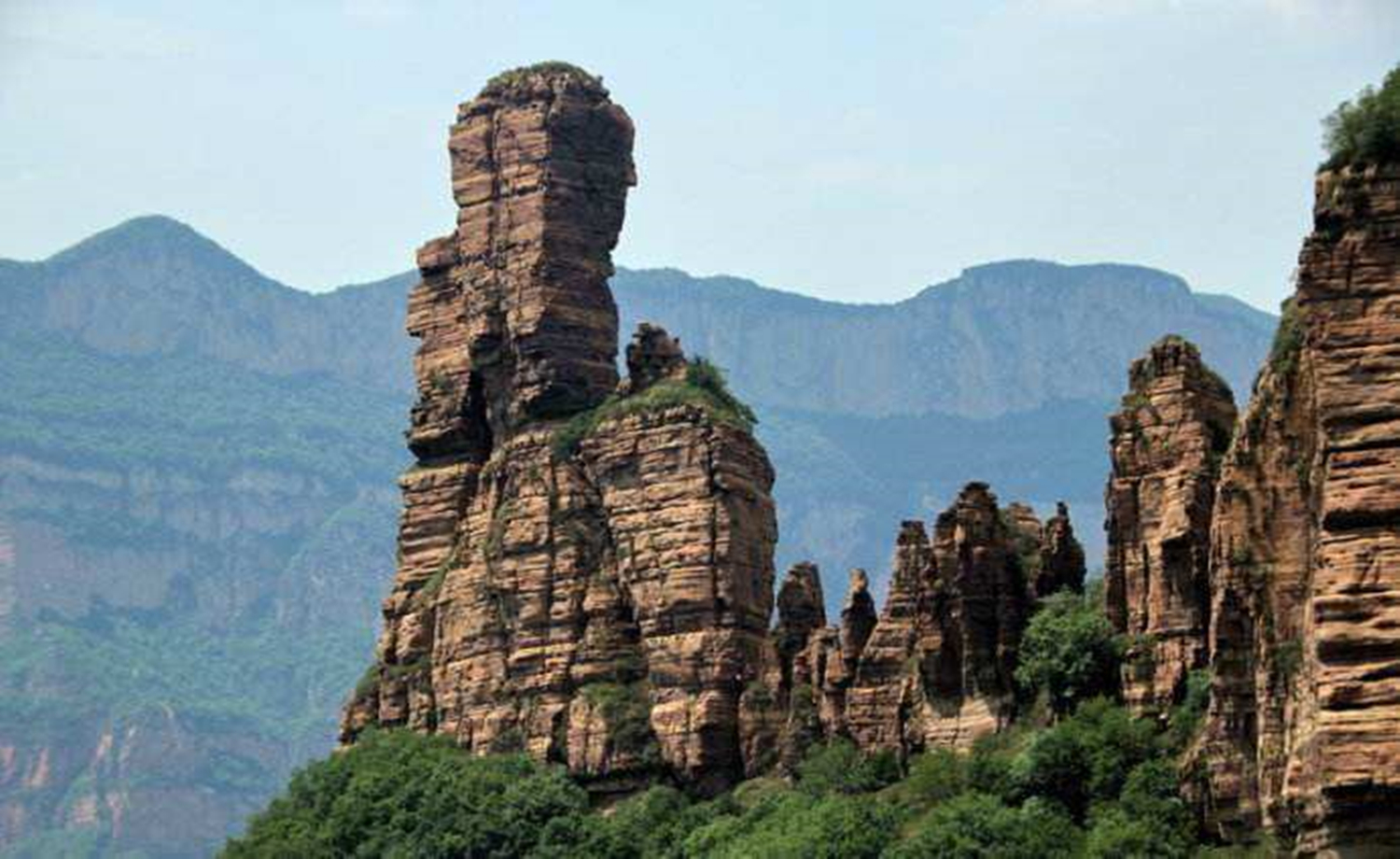 徒步惊险驴道，领略嶂石岩地貌九女峰